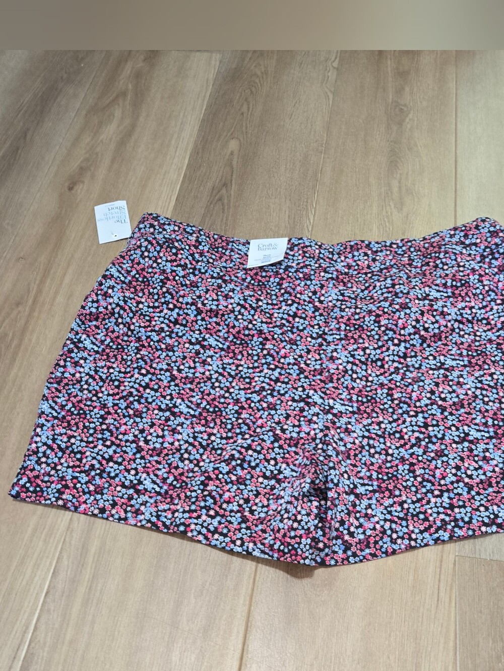 Croft & Barrow Black Floral Shorts with Pink & Blue Daisies Size 24W